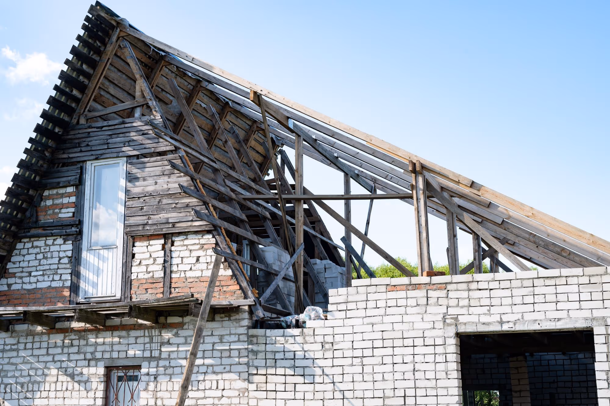 Gros œuvre d’une extension de maison : fondations et murs en élévation près de Clermont-Ferrand